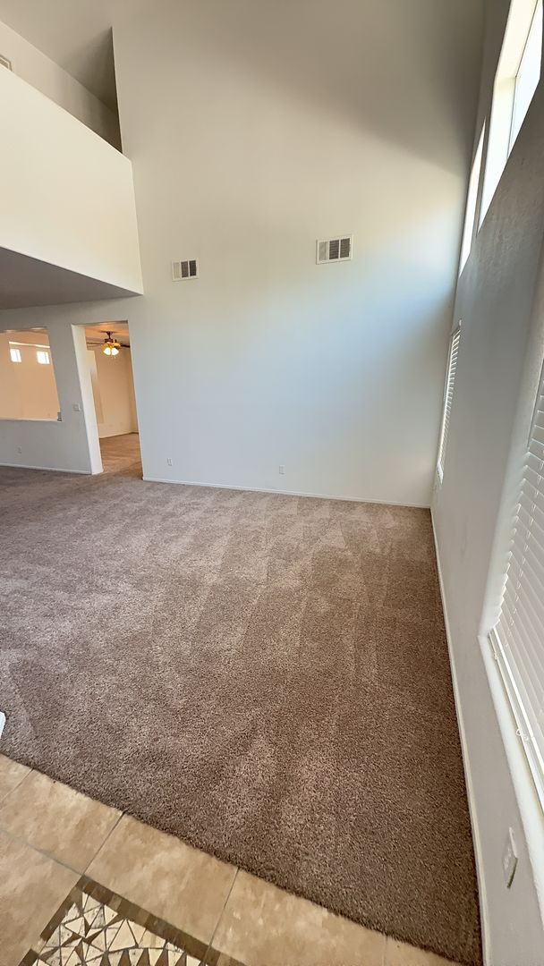 Building Photo - Very Nice 4 bedroom 2 1/2 Bath Home For Re...