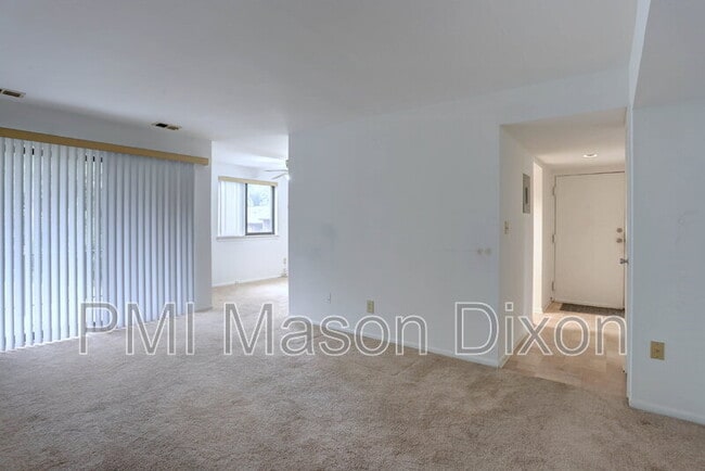 Building Photo - 6043 Majors Ln