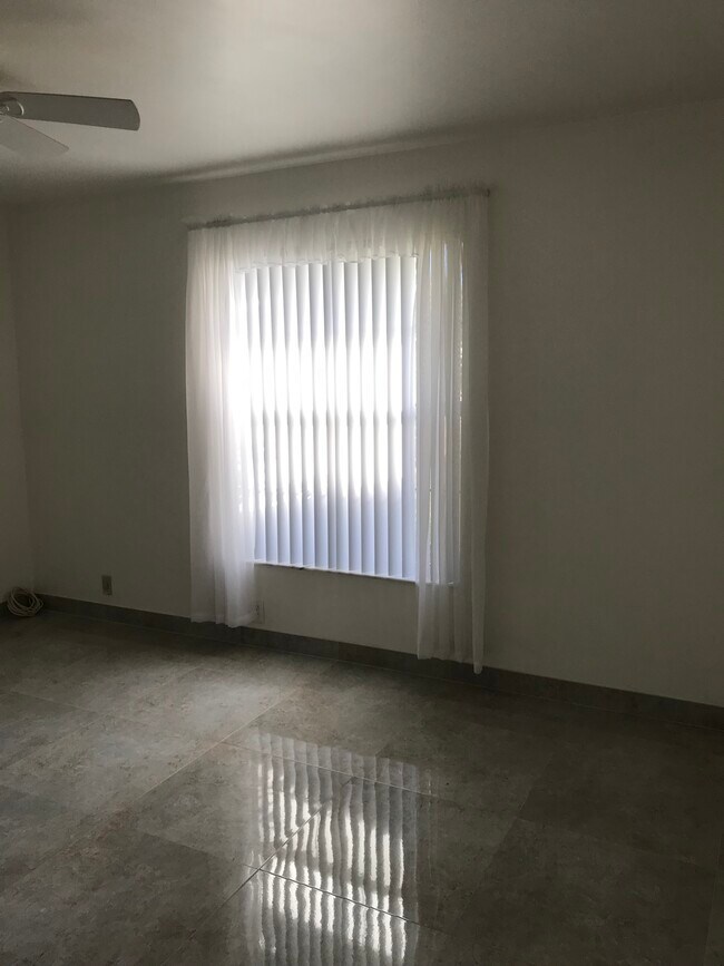 Master bedroom - 11701 SW 108th Ln