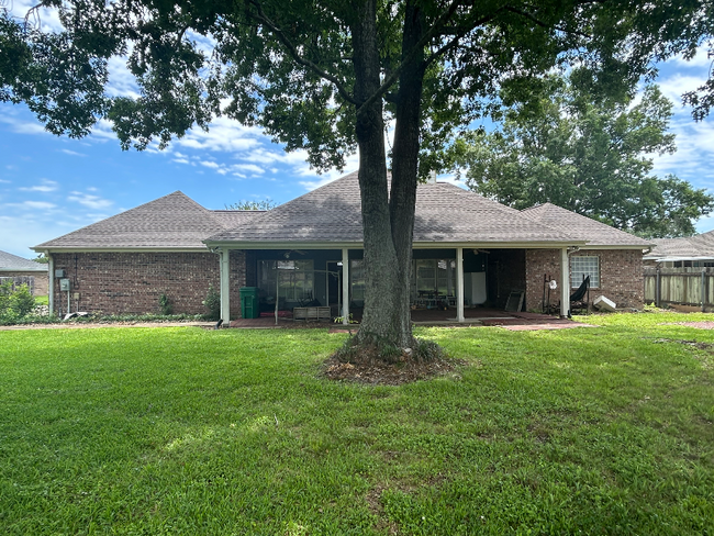 Building Photo - 205 N Rushmore Ln