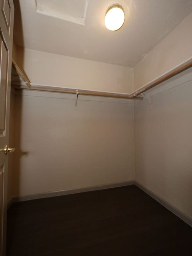 Building Photo - 460 Toyon Dr