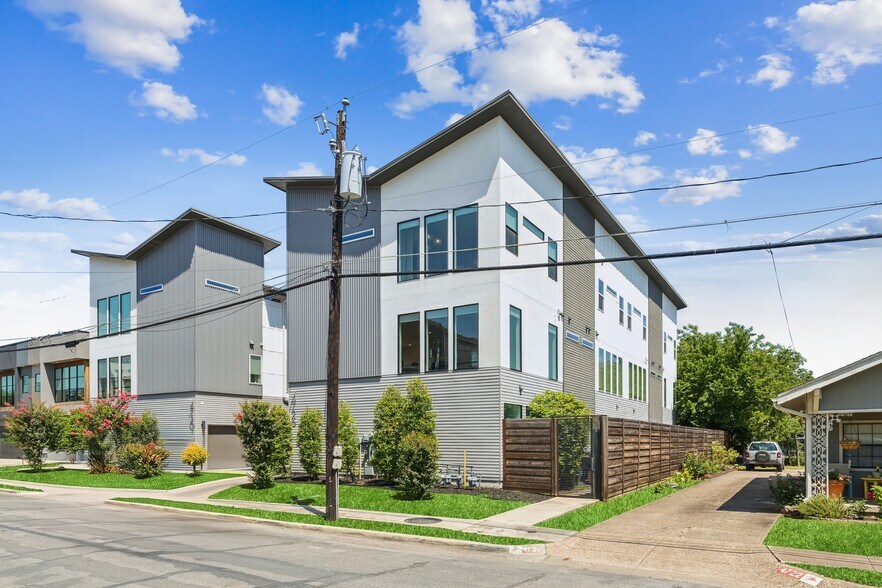 Building Photo - 4726 Manett St