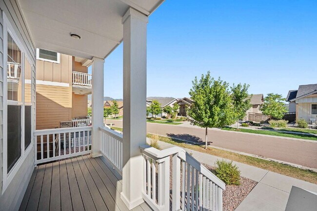Building Photo - Modern 4 Bedroom, 2 Bathroom Westside Home with Balcony Views of Garden of the Gods!