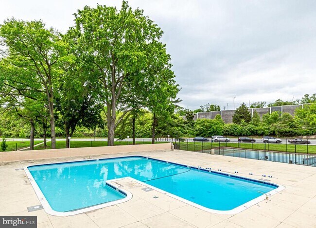 Building Photo - 1300 Army Navy Dr