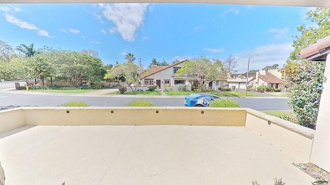 Building Photo - Spacious 3 bed / 2 bath in the More Mesa area