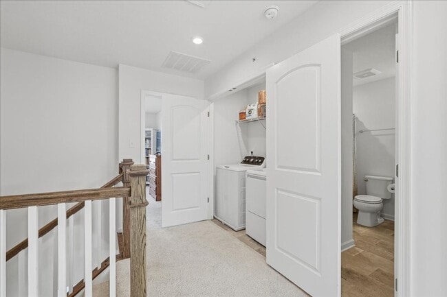 Building Photo - Beautifully UPDATE Townhome FOR LEASE