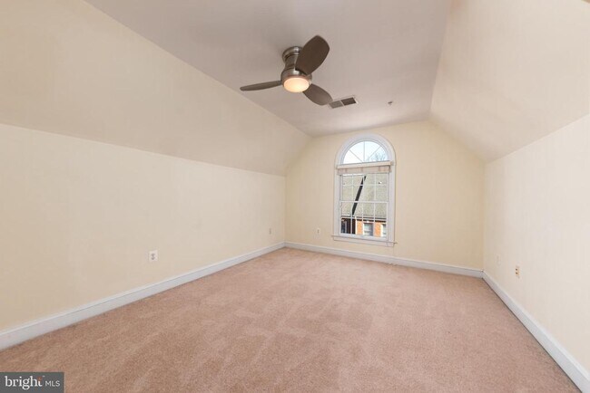 Building Photo - 1308 McLean Crest Ct