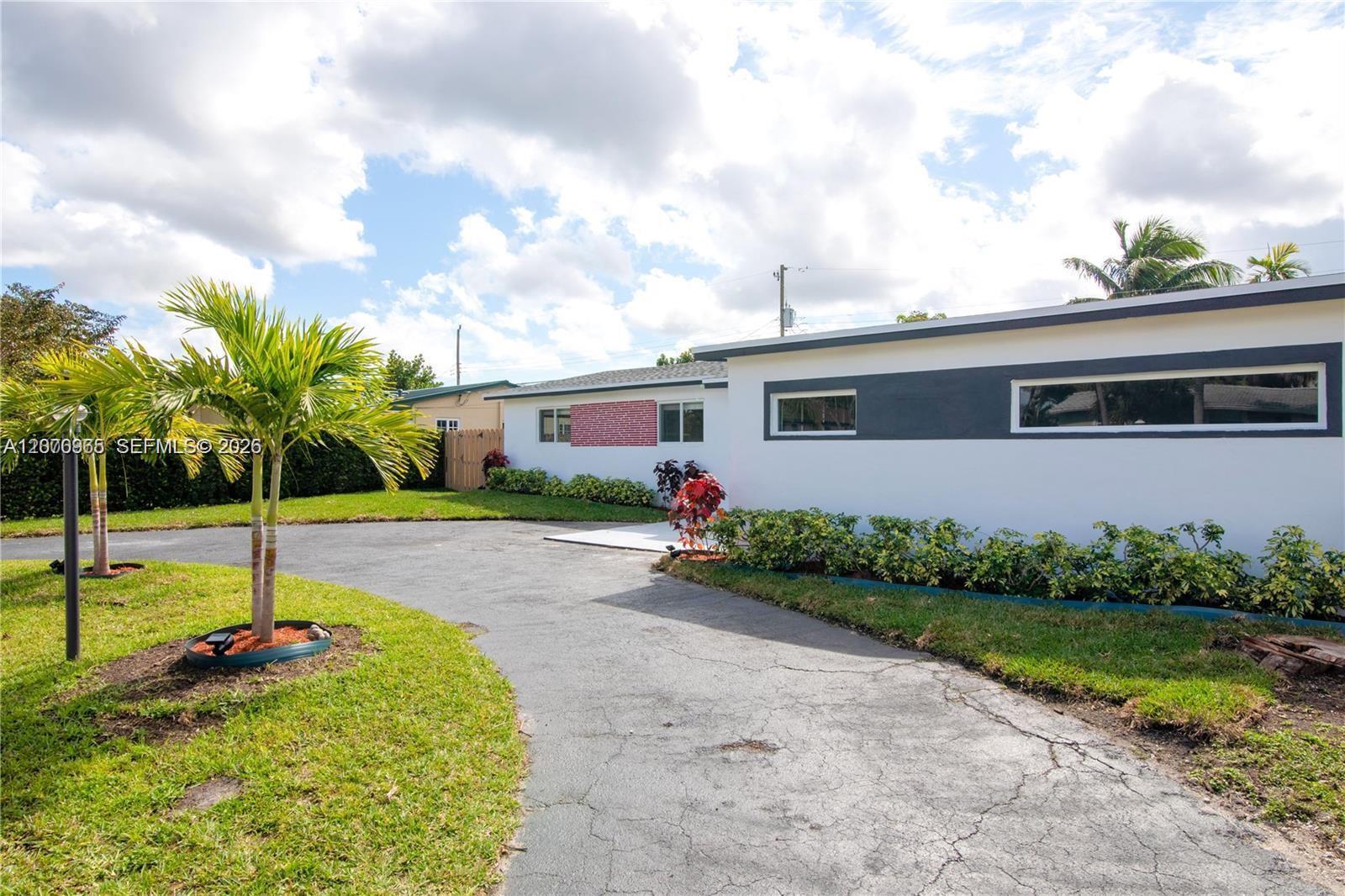 Building Photo - 9310 SW 57th Ter