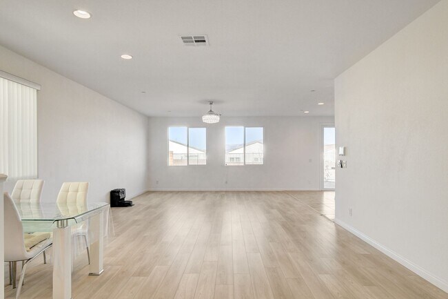 Building Photo - 10276 Thurso Ave