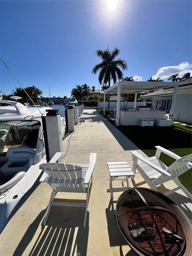 Building Photo - 5510 Bayview Dr