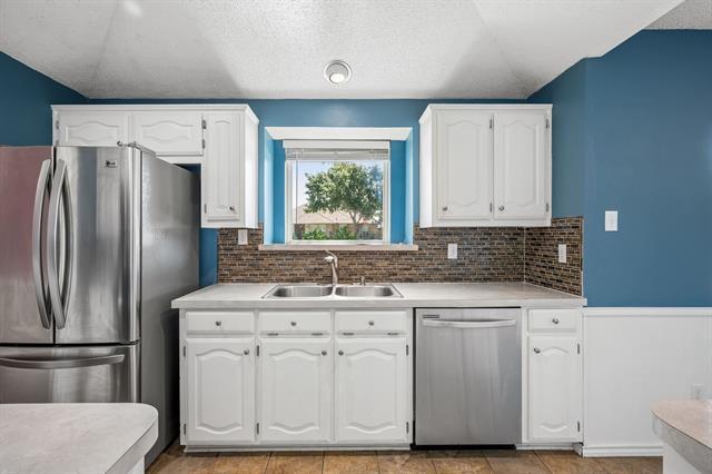 Building Photo - 4203 Meadow Ridge Dr