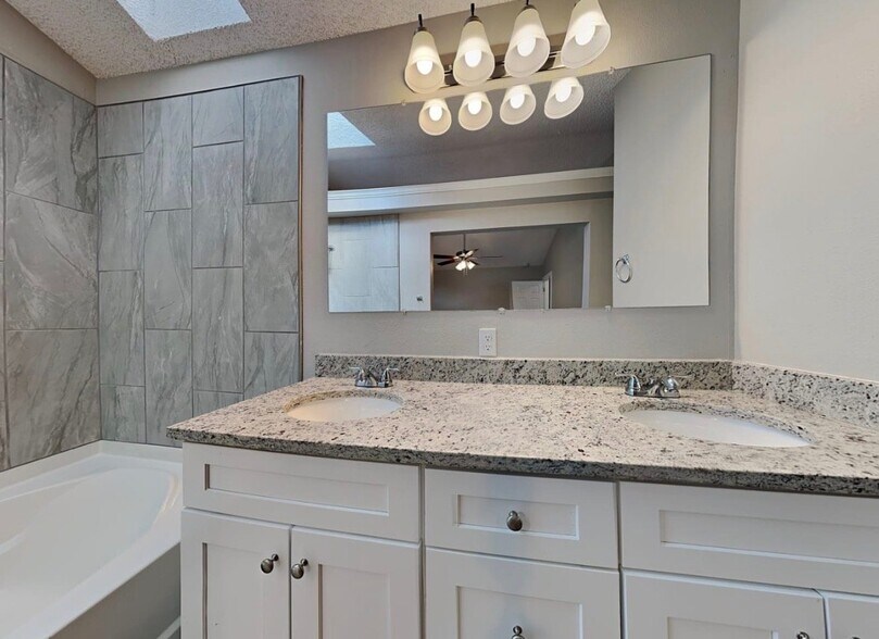 Building Photo - 2855 Warrenton Way