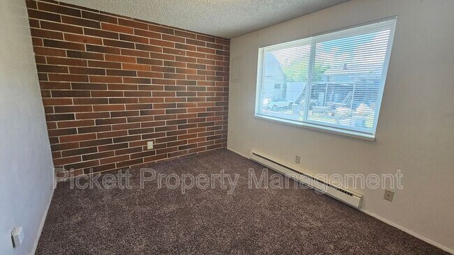 Building Photo - 1621 Trenton Ave