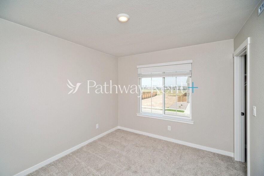Building Photo - 9424 Yampa St