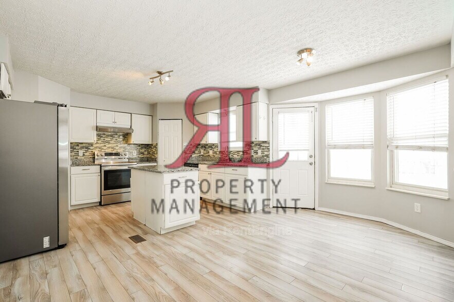 Building Photo - 26 E Woodfield Dr