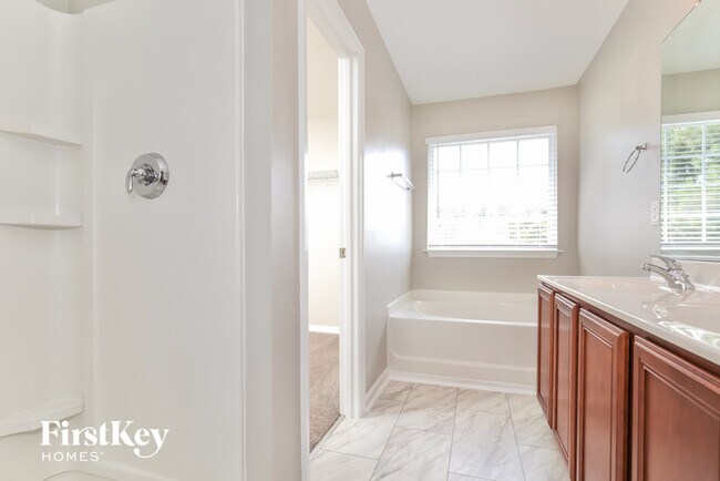 Building Photo - 851 Peachtree Meadows Cir