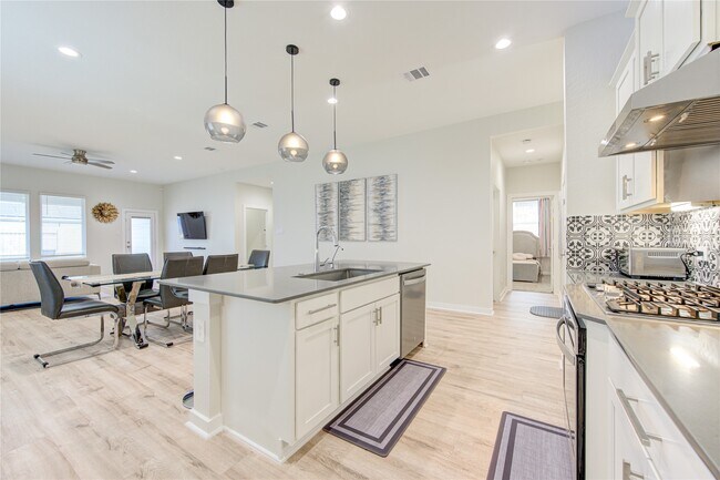 Building Photo - 22534 Petrizzi Ln