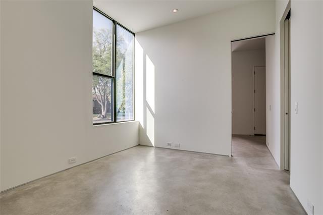 Building Photo - 2422 N Carroll Ave