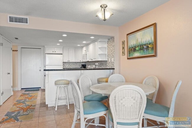 Building Photo - 6201 Padre Blvd