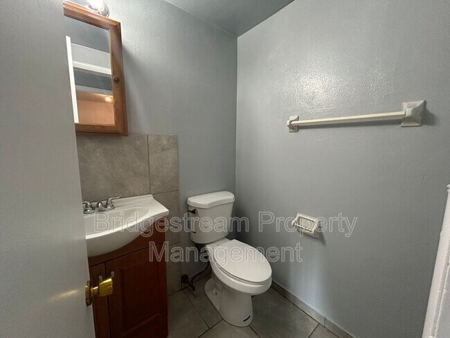 Building Photo - 154 Forest St