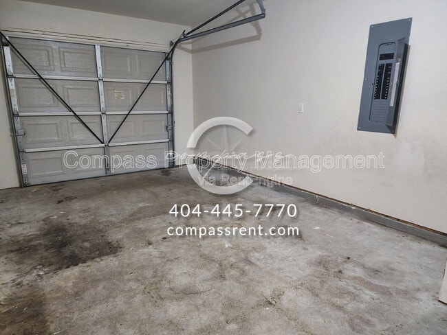 Building Photo - 2065 Belmont Cir NE