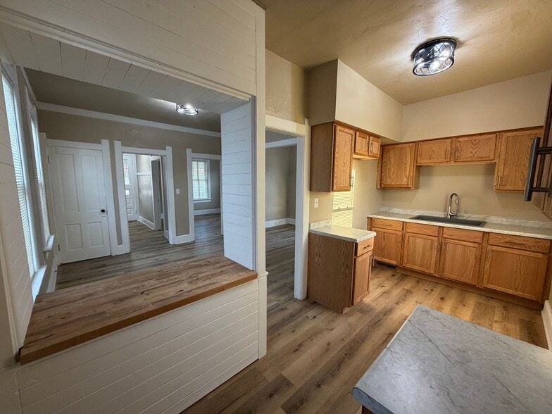 Building Photo - 708 N 10th St