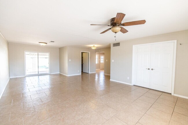 Building Photo - 8050 E Clarendon Ave