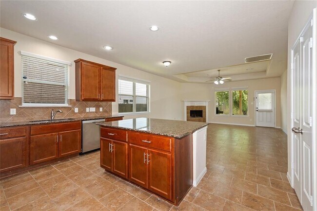 Building Photo - 17423 Waterview Dr