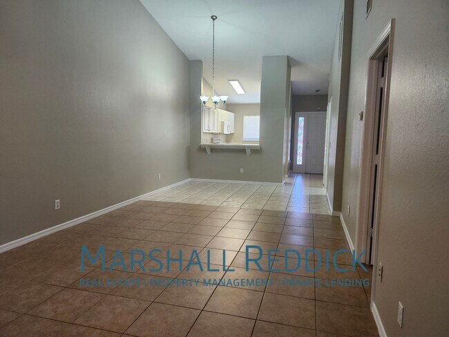 Building Photo - Super cute 2 bedroom 2 bath close to pine ...