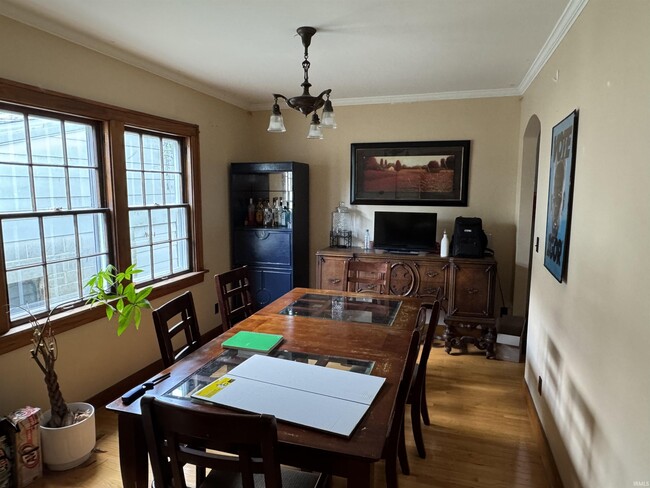 Building Photo - 707 E University St