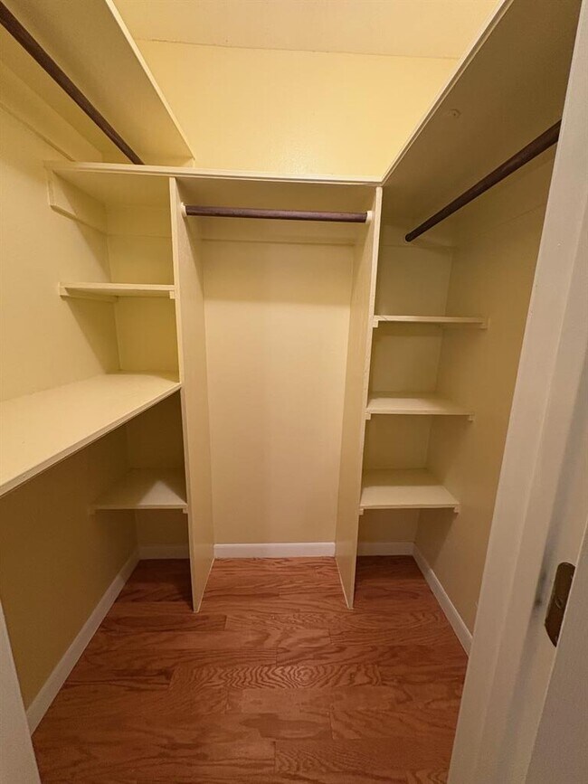 Building Photo - 400 W 35th St