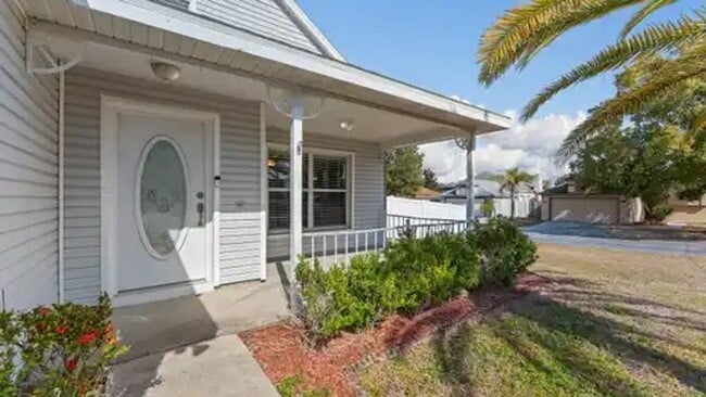 Building Photo - Davenport 3 Bedroom 2 Bathroom Corner Lot!!!