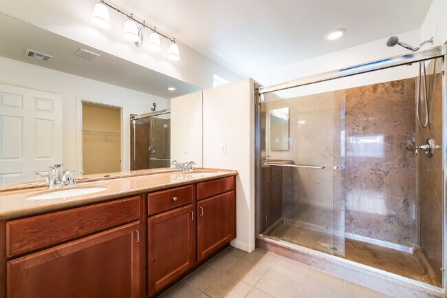 Building Photo - 4 bedroom home, 4 bathrooms,  with a fully self  contained casita with a 3 car garage