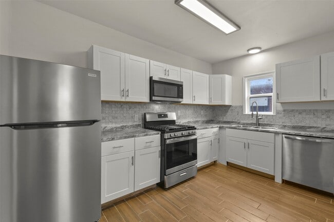 Building Photo - 420 W Clay St