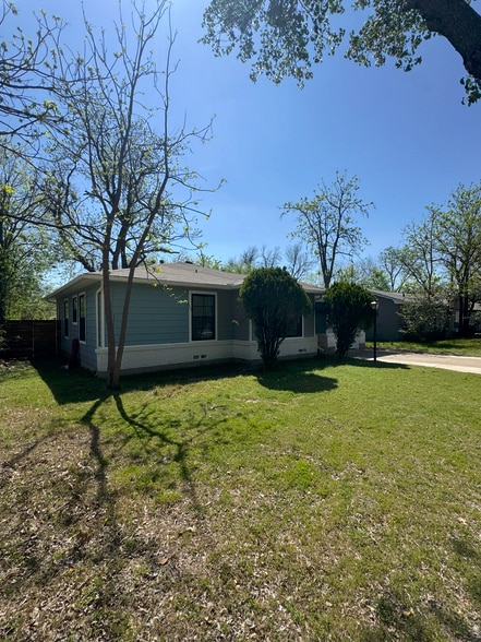 Building Photo - 1007 Emery St