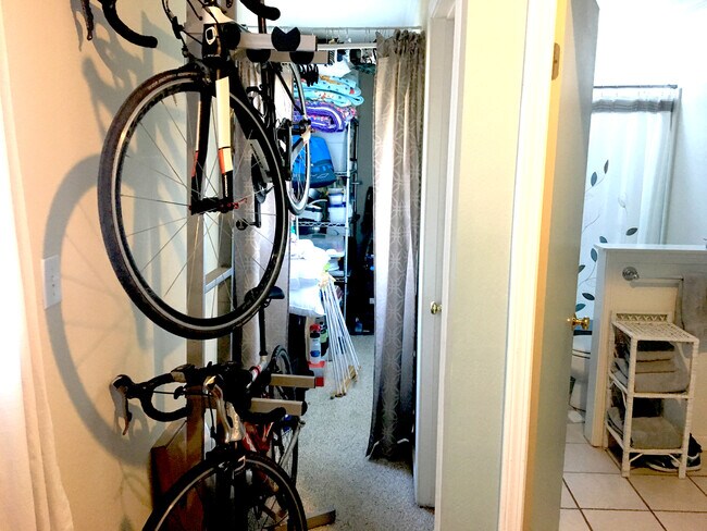 Building Photo - 206 Ross Valley Dr