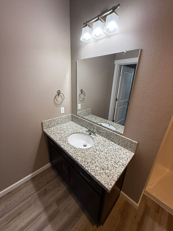 Building Photo - 4255 Hawthorne Ave NE