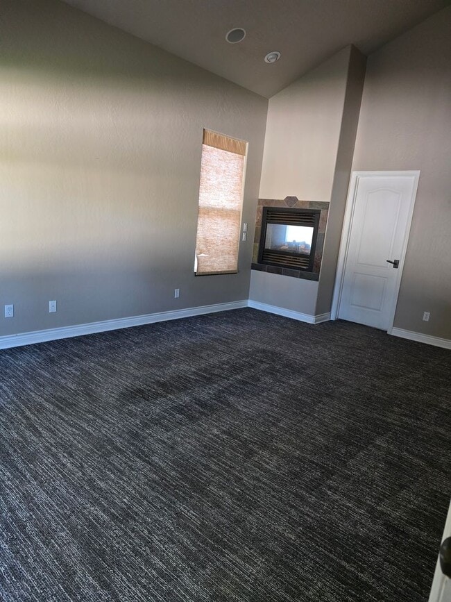 Building Photo - Beautiful 3-Bedroom Home with Scenic Views in the Redlands