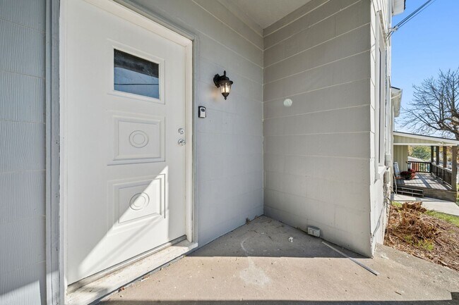Building Photo - 623 Spruce St