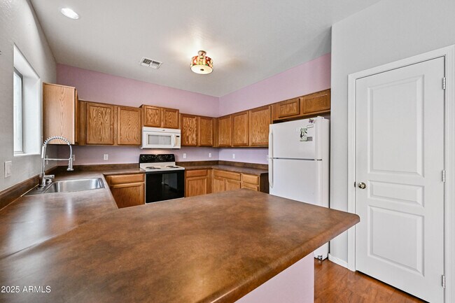 Building Photo - 10950 W Royal Palm Rd