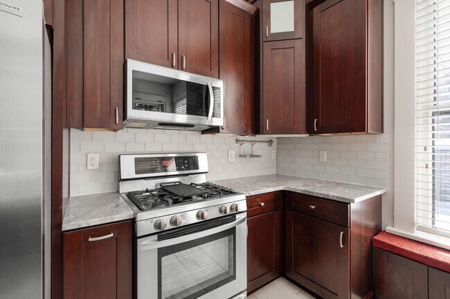 Building Photo - 281 Reinhard Ave