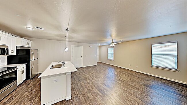 Building Photo - 5015 Avion Ct