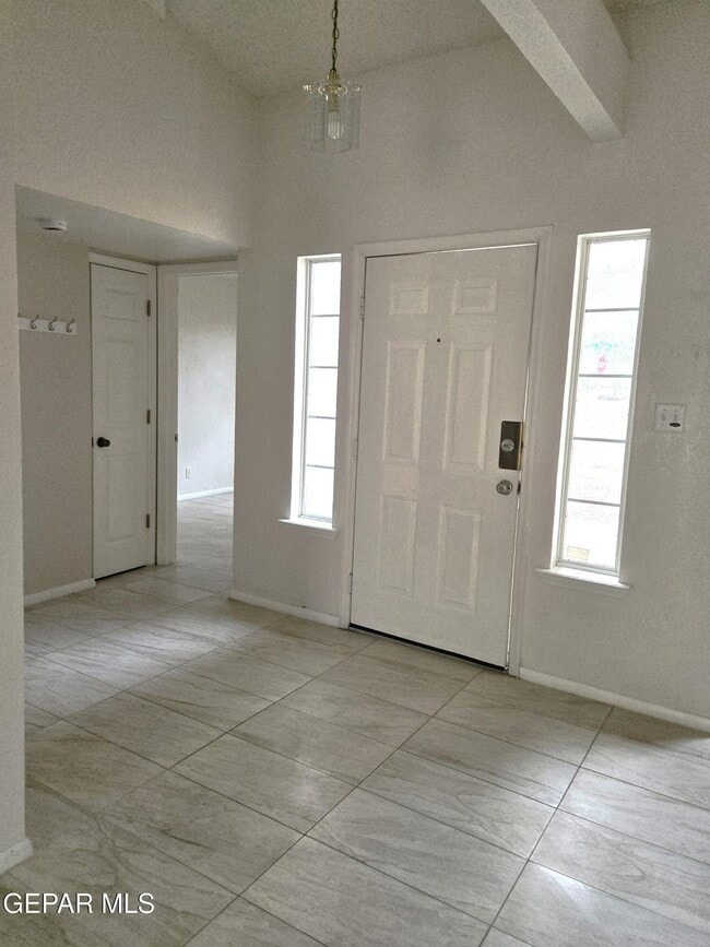 Building Photo - 709 La Chapa Ave