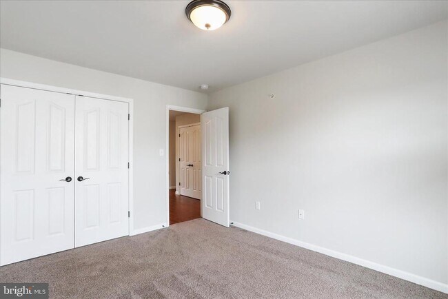 Building Photo - 20 Delano Dr