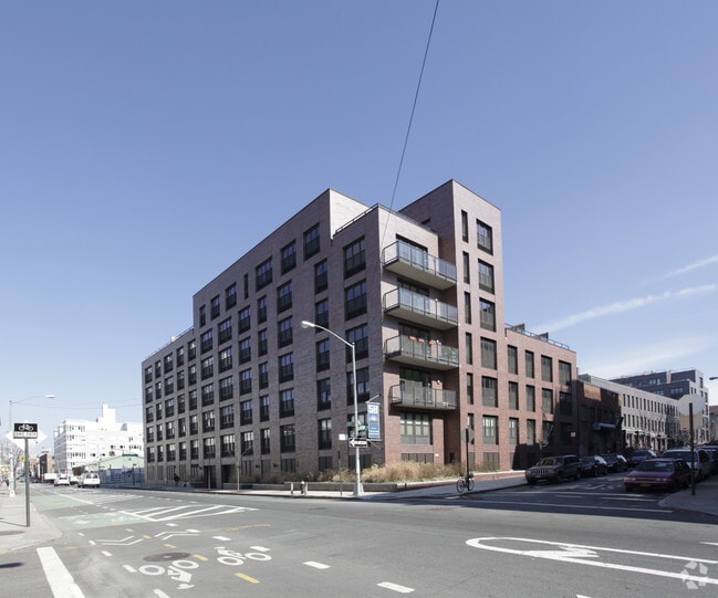 Building Photo - 58 Metropolitan