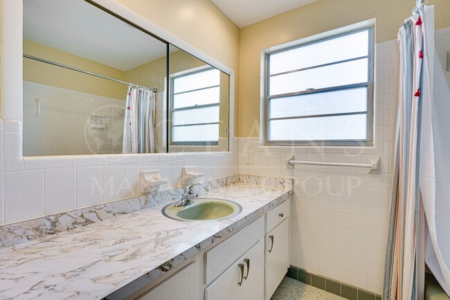 Building Photo - Welcome to your Perfect Beachside Retreat!