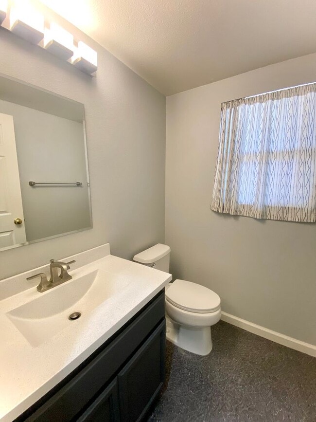 Building Photo - Lovely 3-bedroom Townhome for rent in Frem...