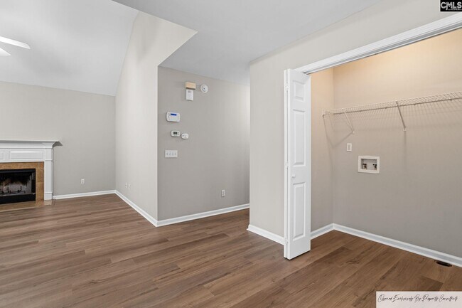 Building Photo - 4005 Hickory St