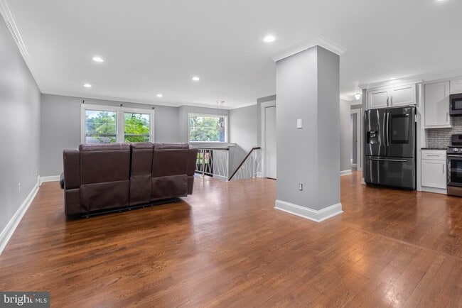 Building Photo - 14402 Woodcrest Dr