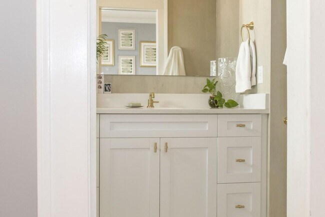 Building Photo - 801 Durant Pl NE